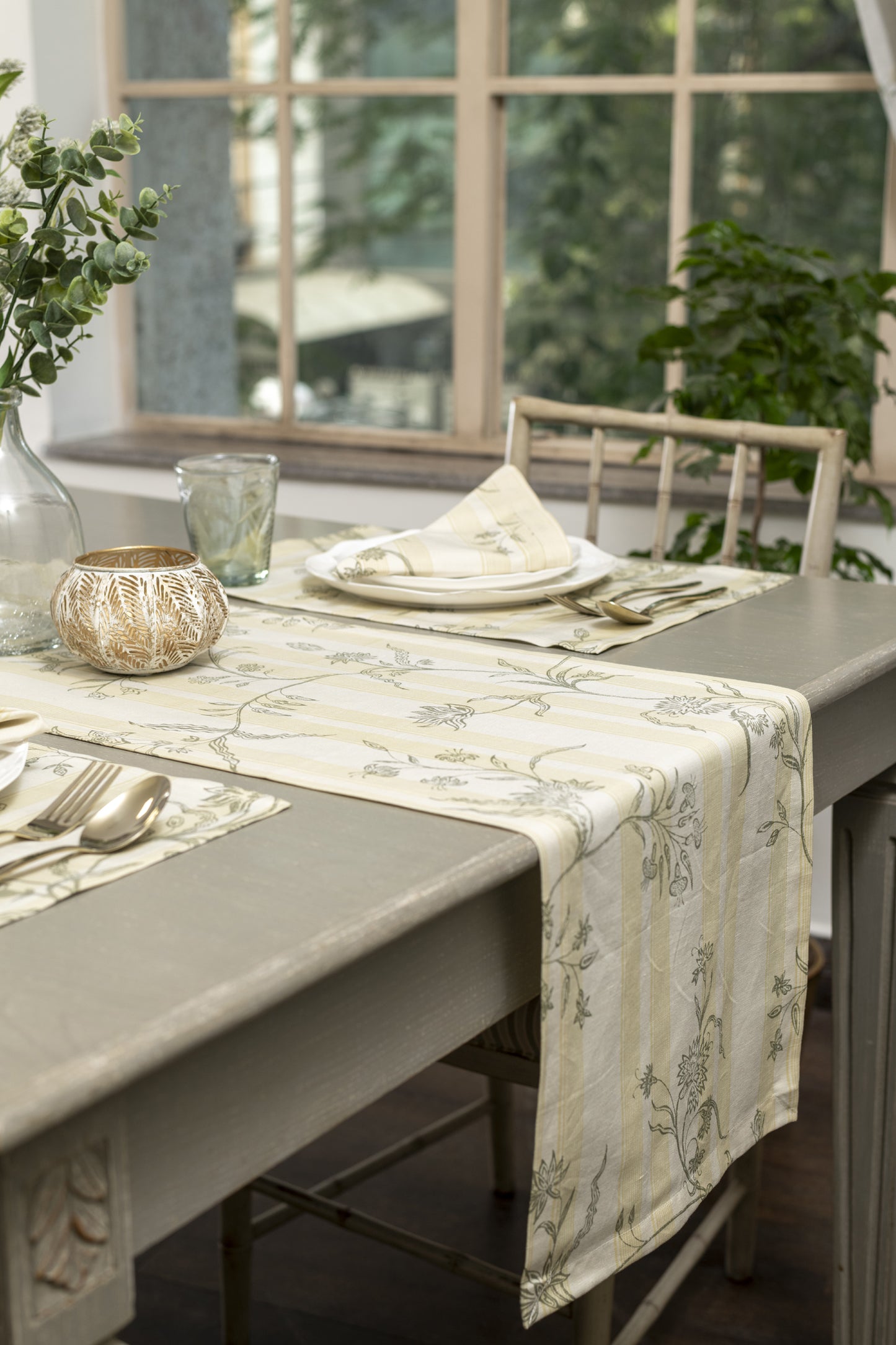 Carnation Vine in Celadon