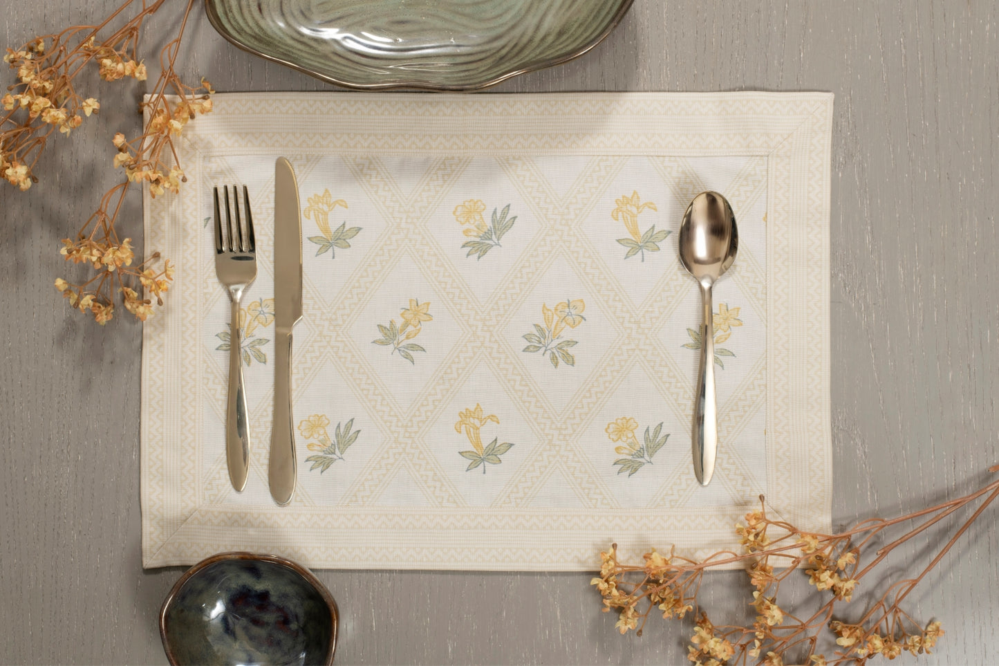 Botanical Trellis in Pale Gold - Set of 4