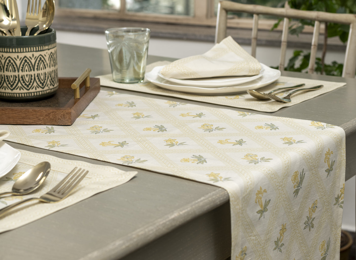 Botanical Trellis in Pale Gold