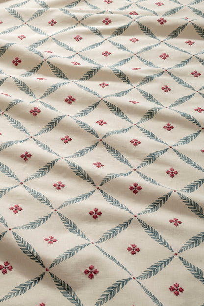 Poppy Trellis in Pale Pink