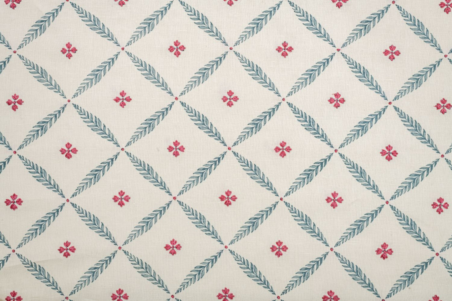 Poppy Trellis in Pale Pink