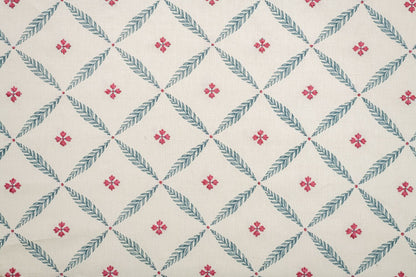 Poppy Trellis in Pale Pink