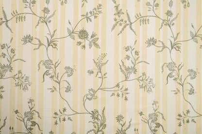 Carnation Vine in Celadon