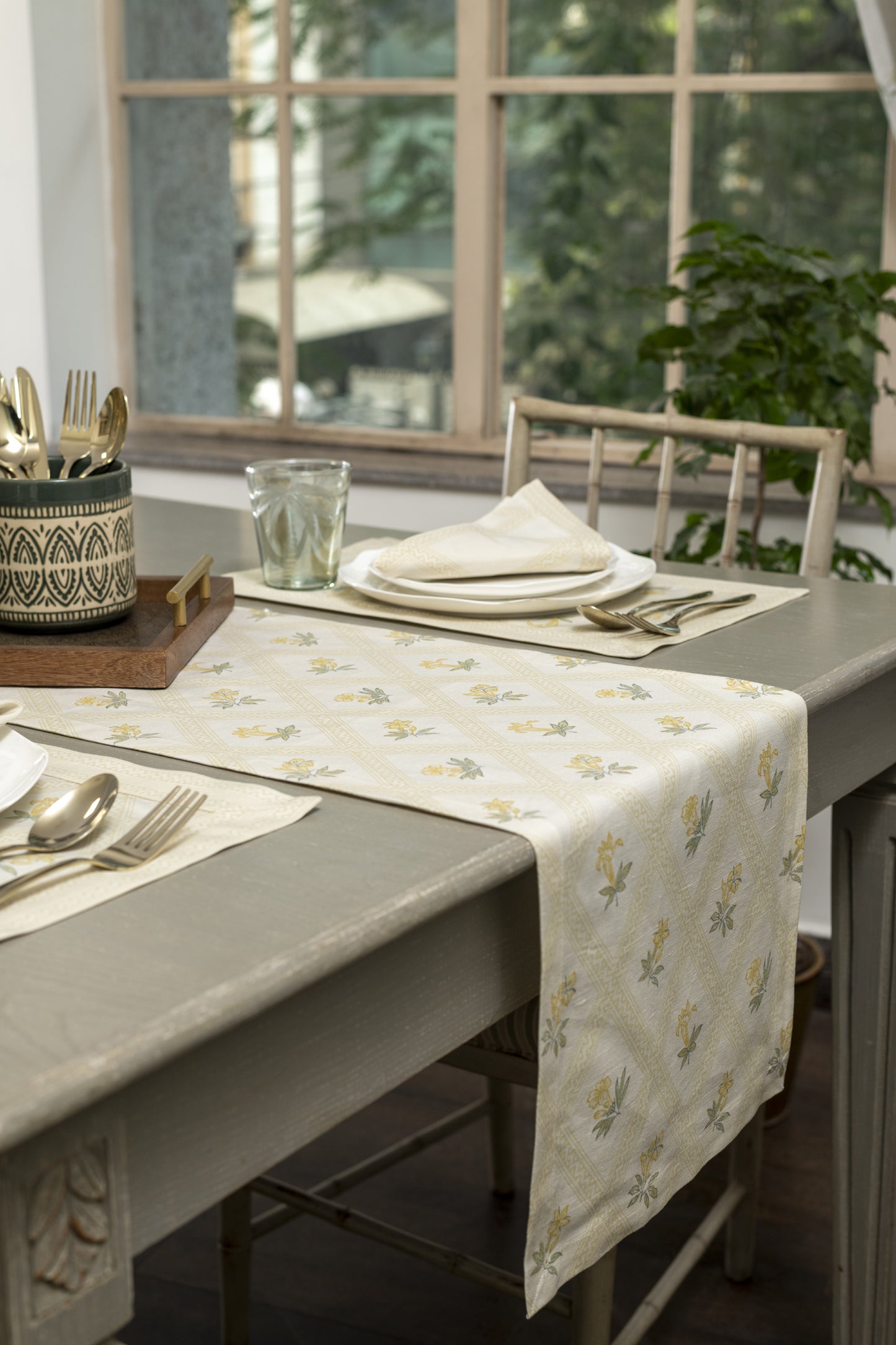 Botanical Trellis in Pale Gold